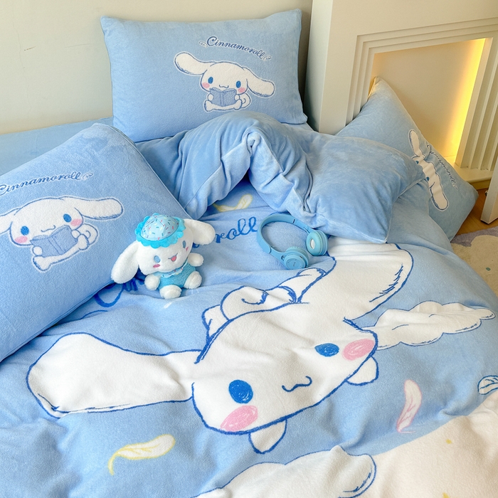 91家纺网 家纺一手货源 找家纺 孩子王家纺 2024新款正版授权三丽鸥库洛米大版卡通学生宿舍双面加厚牛奶绒系列四件套--提供买家秀 欢乐大耳狗