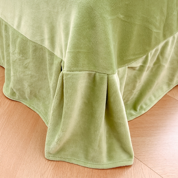 91家纺网 家纺一手货源 找家纺 绘萱家居 2025新款高克重雕花雕印纯色牛奶绒四件套双拼法莱绒珊瑚绒 花开-浅绿