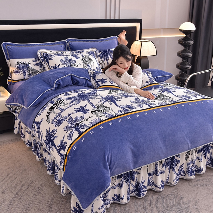 91家纺网 家纺一手货源 找家纺 佳品居 2025新款8斤床裙款牛奶绒四件套 热带雨林