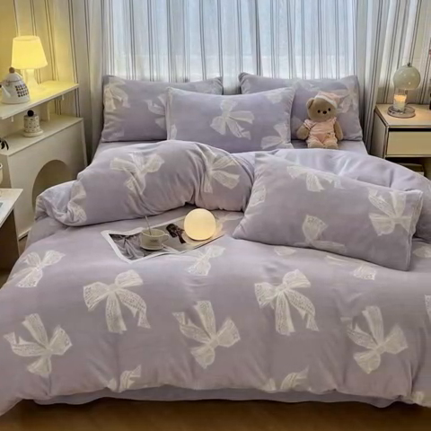 91家纺网 家纺一手货源 找家纺 绘萱家居 2025新款高克重雕花雕印纯色牛奶绒四件套双拼法莱绒珊瑚绒 蝴蝶公主