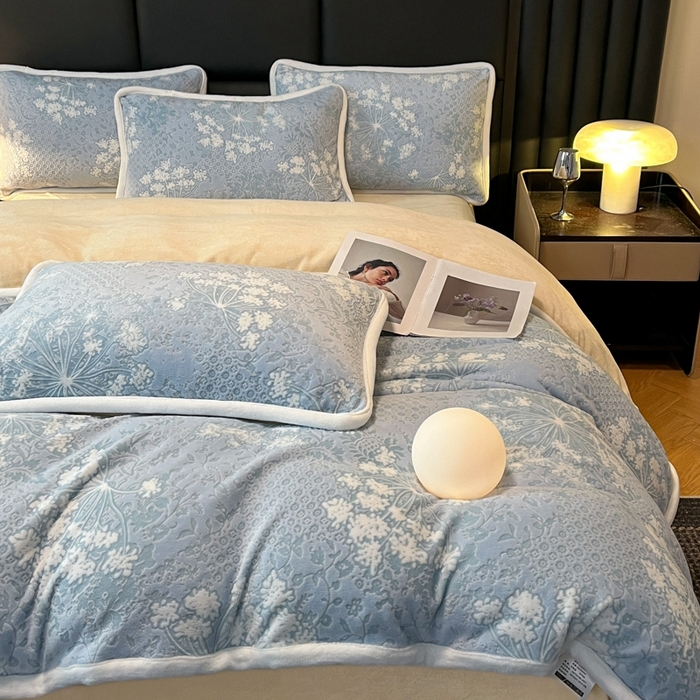 91家纺网 家纺一手货源 找家纺 诺梵 2025新款立体雕花绒四件套_控价标准高于149，加大高于159 梦娜-蓝