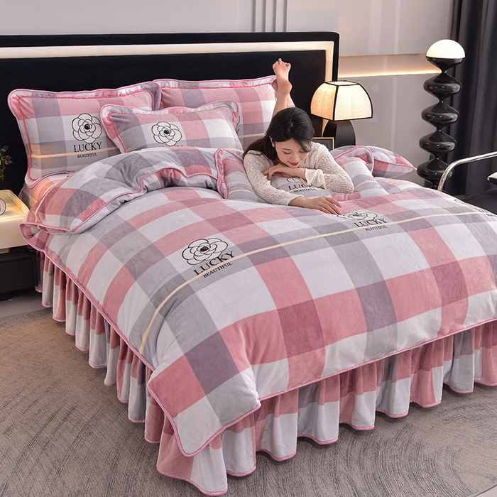 91家纺网 家纺一手货源 找家纺 佳品居 2025新款8斤床裙款牛奶绒四件套 情人结