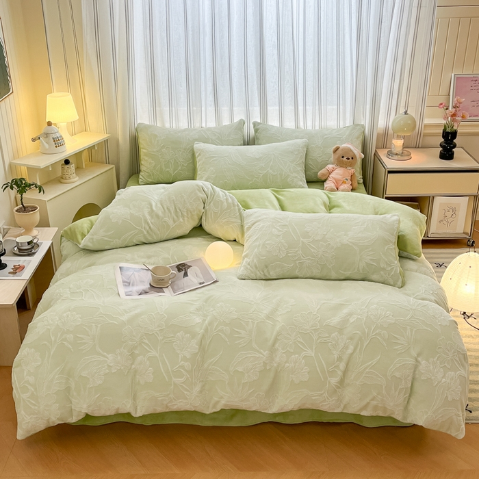 91家纺网 家纺一手货源 找家纺 绘萱家居 2025新款高克重雕花雕印纯色牛奶绒四件套双拼法莱绒珊瑚绒 花开-浅绿