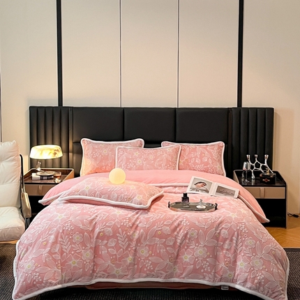 91家纺网 家纺一手货源 找家纺 诺梵 2025新款立体雕花绒四件套_控价标准高于149，加大高于159 知意粉