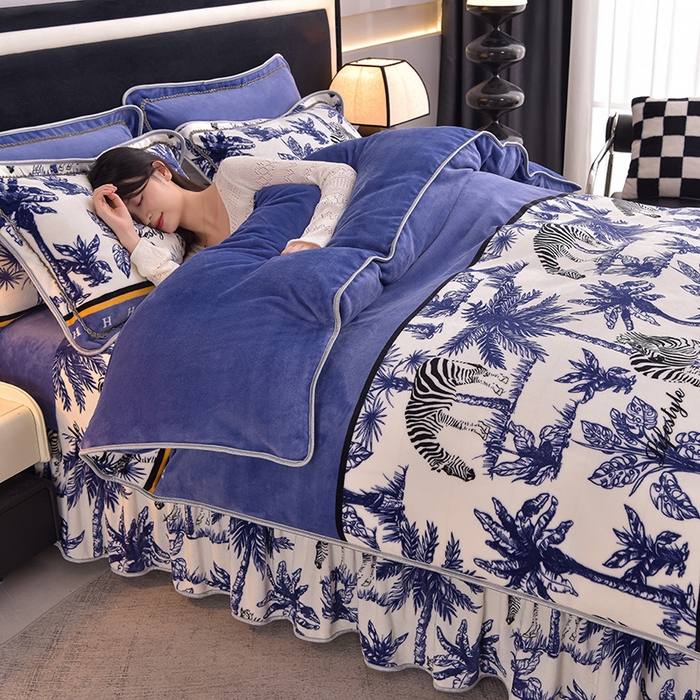 91家纺网 家纺一手货源 找家纺 佳品居 2025新款8斤床裙款牛奶绒四件套 热带雨林