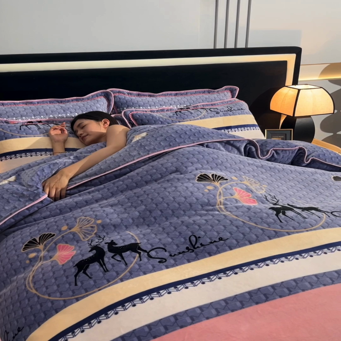 91家纺网 家纺一手货源 找家纺 佳品居 2025新款8斤床裙款牛奶绒四件套 鹿之恋