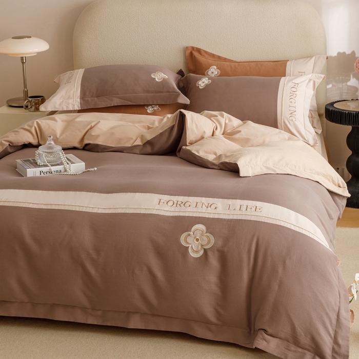 91家纺网 家纺一手货源 找家纺 艾莱家纺 2024新款A类长绒棉条纹提花加厚柔顺磨毛四件套--锦秋系列 锦秋-红咖色