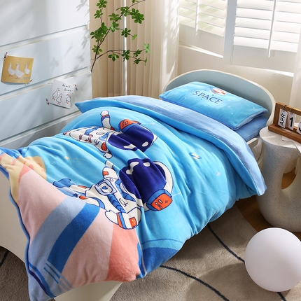 91家纺网 家纺一手货源 找家纺 （总）孩子王家纺 2024新款太空人系列大版双面牛奶绒学生幼儿园系列三件套六件套多件套