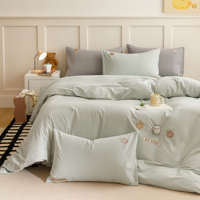 91家纺网 家纺一手货源 找家纺 艾莱家纺 2024新款全棉柔顺磨毛立体刺绣四件套--笑脸-星语 笑脸-绿色