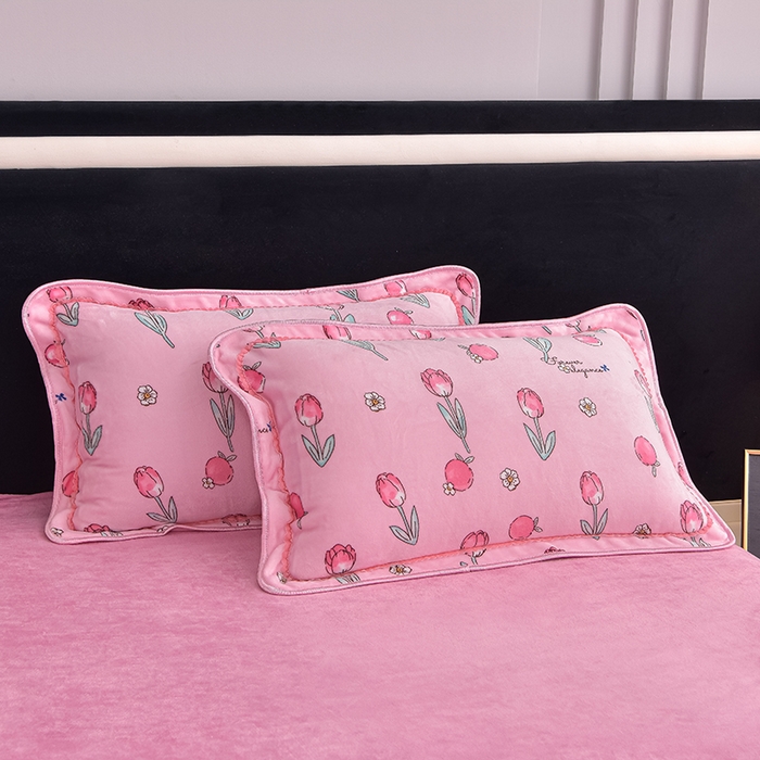 91家纺网 家纺一手货源 找家纺 佳品居 2025新款8斤床裙款牛奶绒四件套 红粉佳人