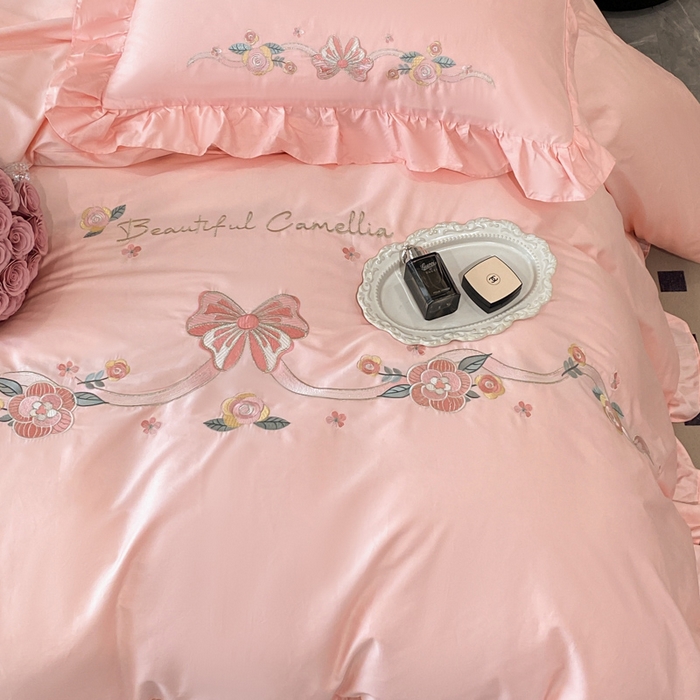 91家纺网 家纺一手货源 找家纺 金麦家纺 2024新款全棉刺绣花边系列四件套 梦蝶粉