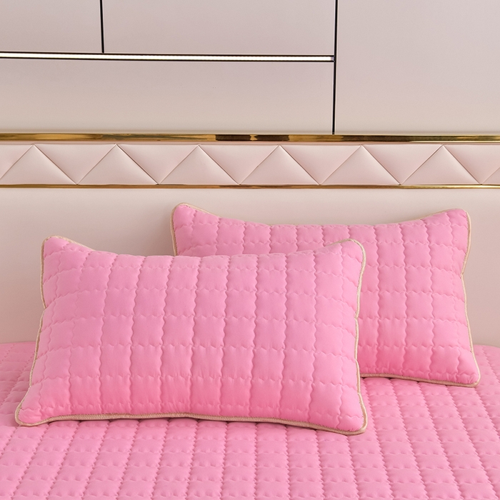 91家纺网 家纺一手货源 找家纺 艾裙海 2025新款90克磨毛夹棉绗缝床裙 粉色