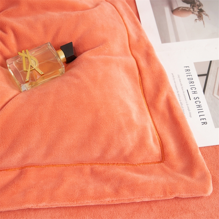 91家纺网 家纺一手货源 找家纺 （总）优姿家纺 2025新款全消光10斤牛奶绒宽边绣花保暖四件套