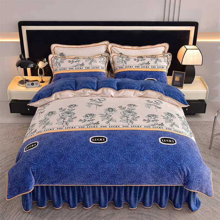 91家纺网 家纺一手货源 找家纺 佳品居 2025新款8斤床裙款牛奶绒四件套 花枝漫舞蓝