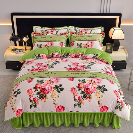 91家纺网 家纺一手货源 找家纺 佳品居 2025新款8斤床裙款牛奶绒四件套 浪漫花语