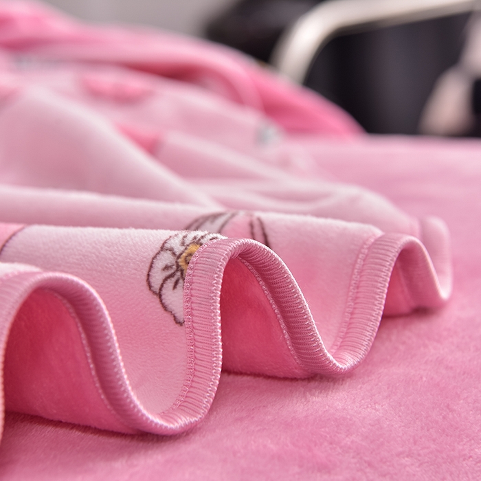 91家纺网 家纺一手货源 找家纺 佳品居 2025新款8斤床裙款牛奶绒四件套 红粉佳人