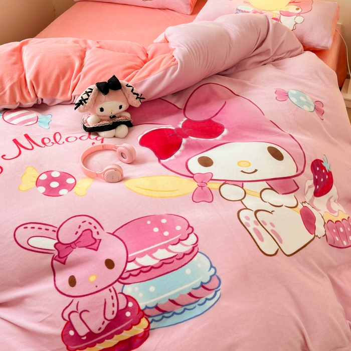 91家纺网 家纺一手货源 找家纺 孩子王家纺 2024新款正版授权三丽鸥库洛米大版卡通学生宿舍双面加厚牛奶绒系列四件套--提供买家秀 蛋糕美乐蒂