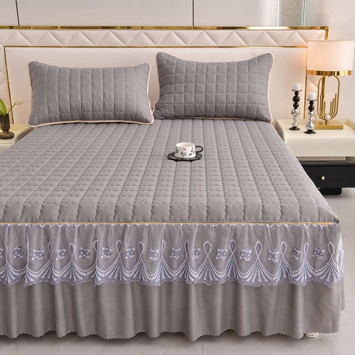 91家纺网 家纺一手货源 找家纺 艾裙海 2025新款90克磨毛夹棉绗缝床裙 浅灰色