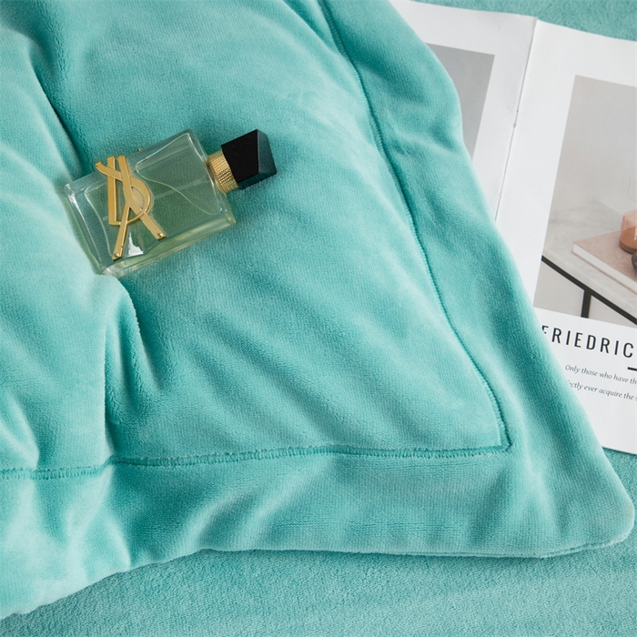 91家纺网 家纺一手货源 找家纺 优姿家纺 2025新款全消光10斤牛奶绒宽边绣花保暖四件套 花季-湖兰