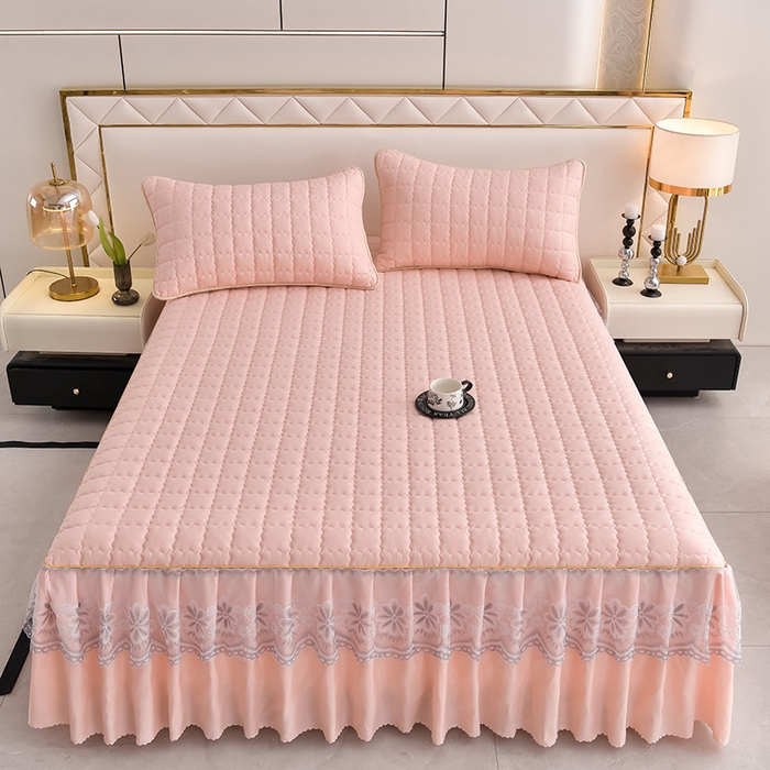 91家纺网 家纺一手货源 找家纺 艾裙海 2025新款90克磨毛夹棉绗缝床裙 粉玉色