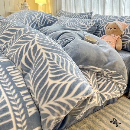 91家纺网 家纺一手货源 找家纺 （总）绘萱家居 2025新款高克重雕花雕印纯色牛奶绒四件套双拼法莱绒珊瑚绒