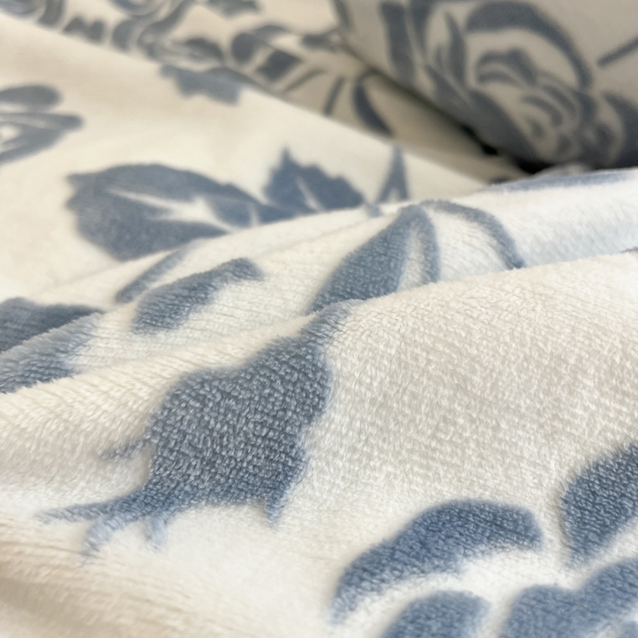 91家纺网 家纺一手货源 找家纺 绘萱家居 2025新款高克重雕花雕印纯色牛奶绒四件套双拼法莱绒珊瑚绒 爱意浓-蓝