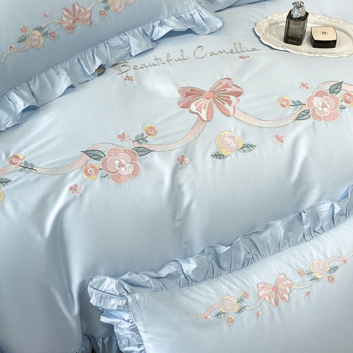 91家纺网 家纺一手货源 找家纺 金麦家纺 2024新款全棉刺绣花边系列四件套 梦蝶蓝