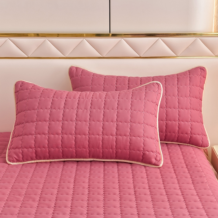 91家纺网 家纺一手货源 找家纺 艾裙海 2025新款90克磨毛夹棉绗缝床裙 豆沙红