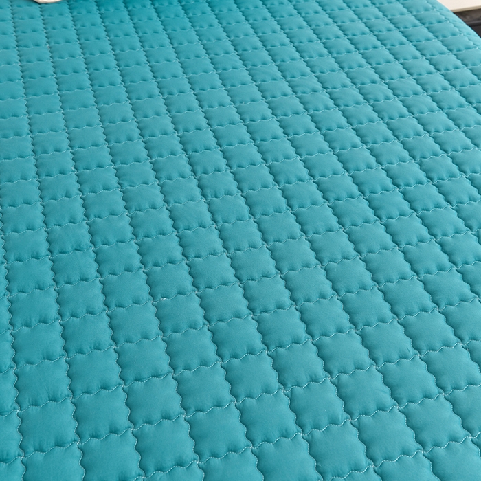 91家纺网 家纺一手货源 找家纺 艾裙海 2025新款90克磨毛夹棉绗缝床裙 宝蓝色