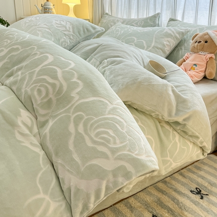 91家纺网 家纺一手货源 找家纺 （总）绘萱家居 2025新款高克重雕花雕印纯色牛奶绒四件套双拼法莱绒珊瑚绒