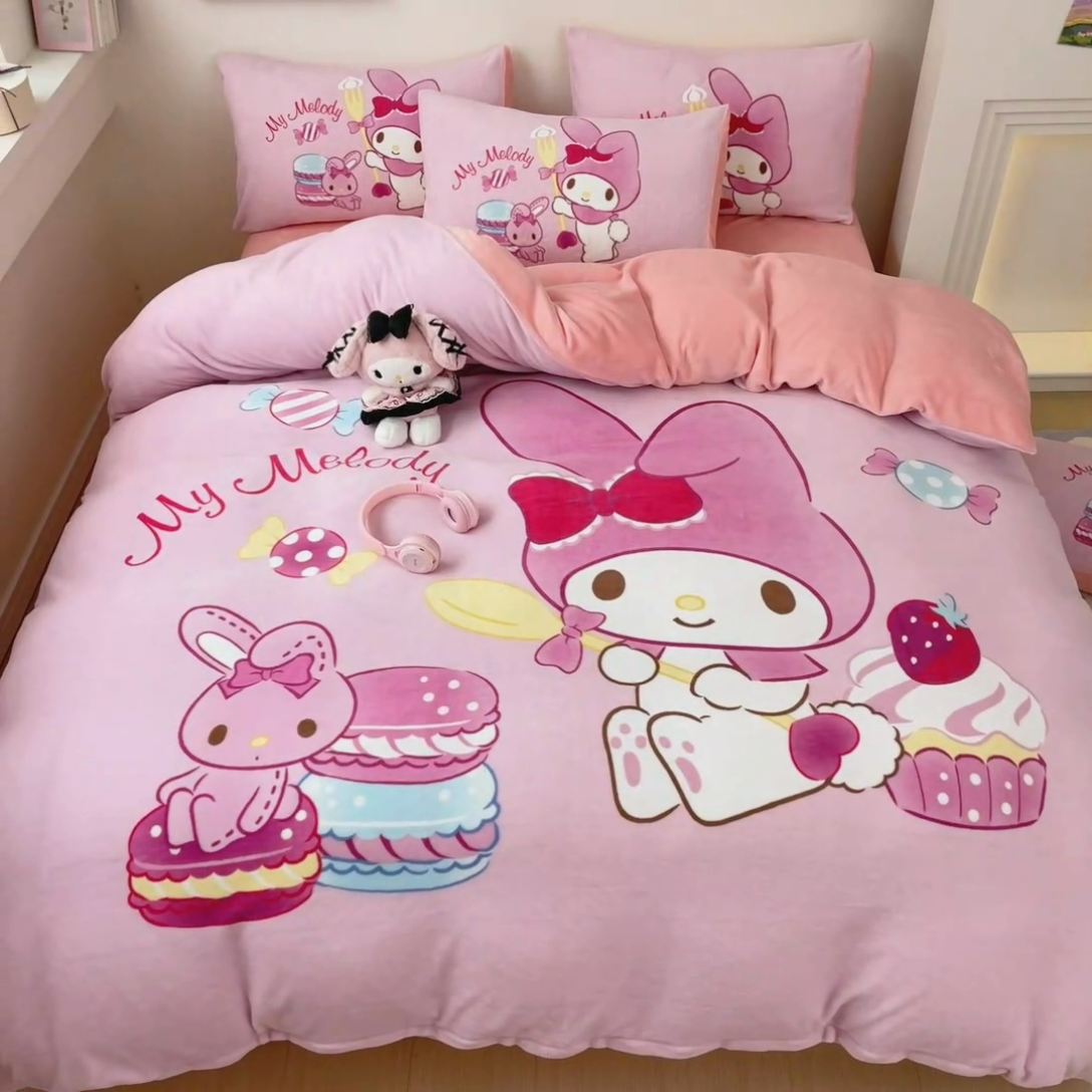 91家纺网 家纺一手货源 找家纺 孩子王家纺 2024新款正版授权三丽鸥库洛米大版卡通学生宿舍双面加厚牛奶绒系列四件套--提供买家秀 蛋糕美乐蒂