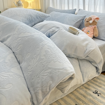 91家纺网 家纺一手货源 找家纺 （总）绘萱家居 2025新款高克重雕花雕印纯色牛奶绒四件套双拼法莱绒珊瑚绒