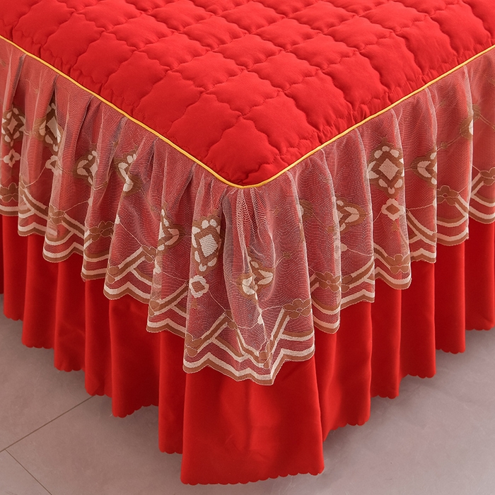 91家纺网 家纺一手货源 找家纺 艾裙海 2025新款90克磨毛夹棉绗缝床裙 大红色