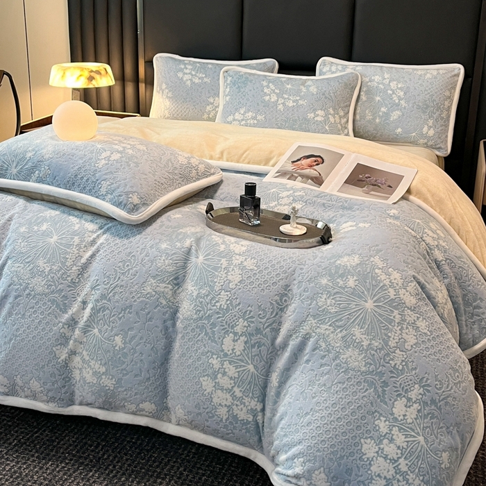 91家纺网 家纺一手货源 找家纺 诺梵 2025新款立体雕花绒四件套_控价标准高于149，加大高于159 梦娜-蓝