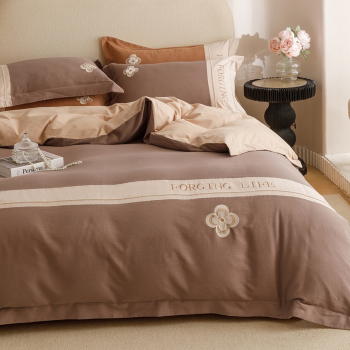 91家纺网 家纺一手货源 找家纺 艾莱家纺 2024新款A类长绒棉条纹提花加厚柔顺磨毛四件套--锦秋系列 锦秋-红咖色