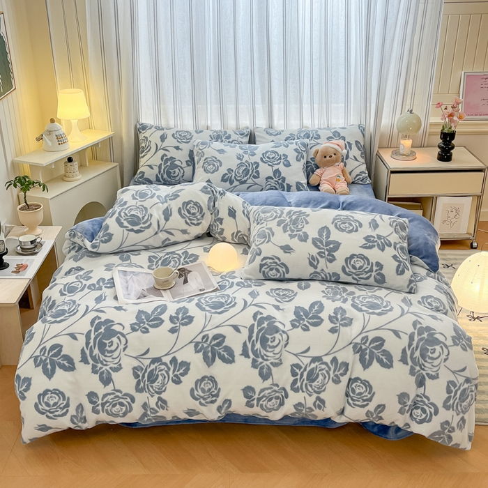 91家纺网 家纺一手货源 找家纺 绘萱家居 2025新款高克重雕花雕印纯色牛奶绒四件套双拼法莱绒珊瑚绒 爱意浓-蓝