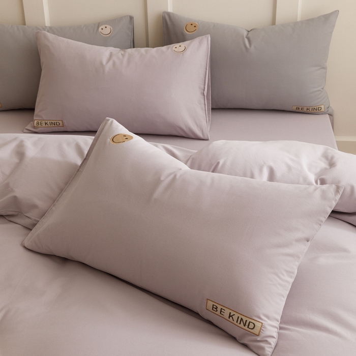 91家纺网 家纺一手货源 找家纺 艾莱家纺 2024新款全棉柔顺磨毛立体刺绣四件套--笑脸-星语 笑脸-紫色