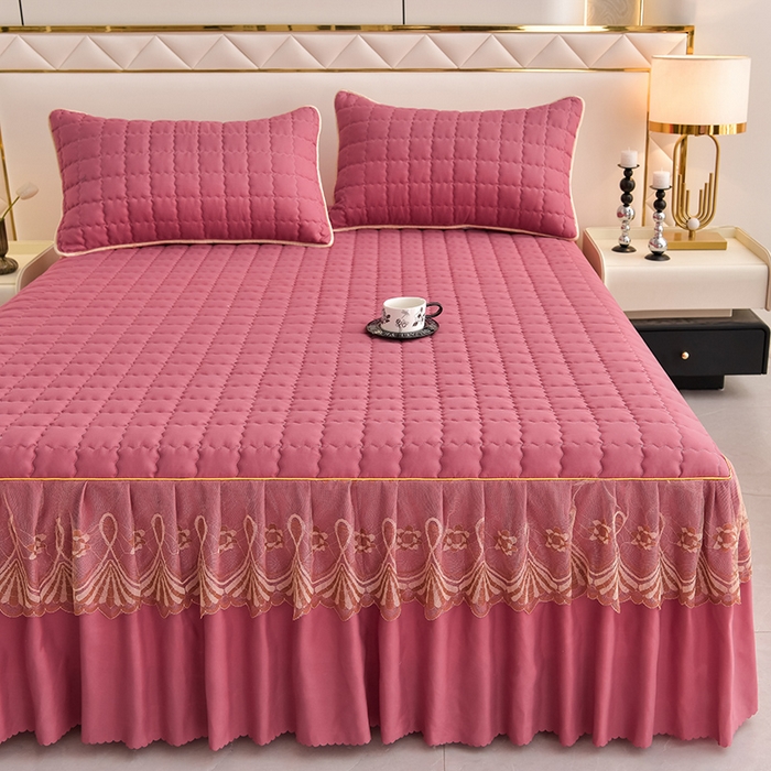 91家纺网 家纺一手货源 找家纺 艾裙海 2025新款90克磨毛夹棉绗缝床裙 豆沙红