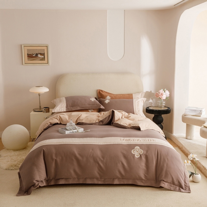 91家纺网 家纺一手货源 找家纺 艾莱家纺 2024新款A类长绒棉条纹提花加厚柔顺磨毛四件套--锦秋系列 锦秋-红咖色