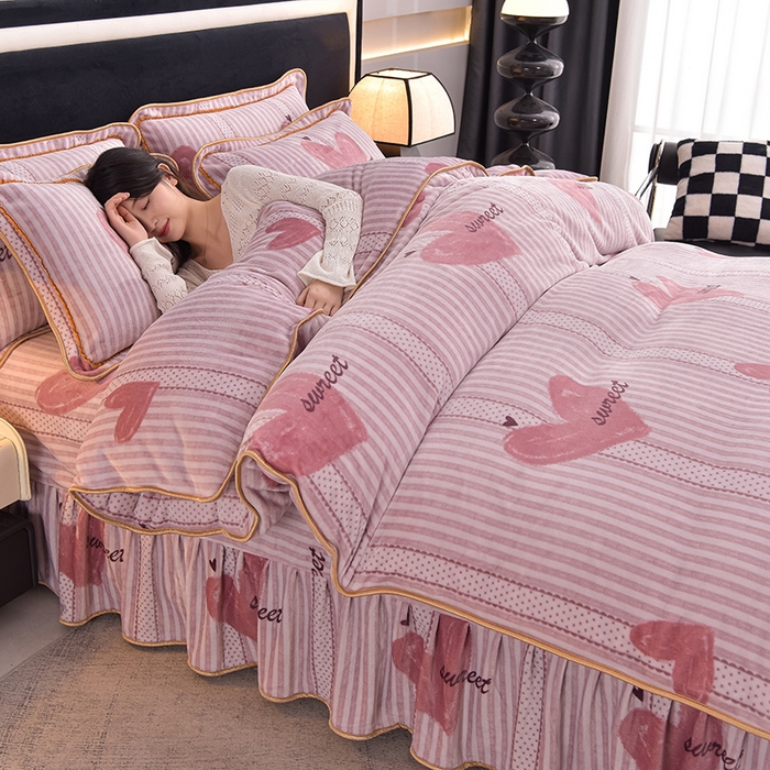 91家纺网 家纺一手货源 找家纺 佳品居 2025新款8斤床裙款牛奶绒四件套 暖暖时光