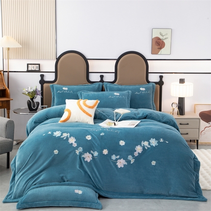 优姿家纺 2025新款全消光10斤牛奶绒宽边绣花保暖四件套 花季-宝石蓝
