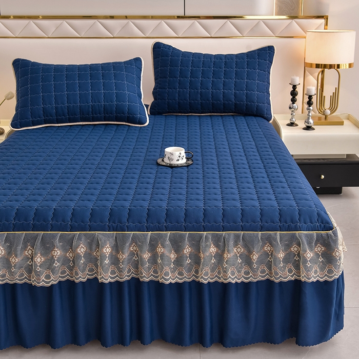 91家纺网 家纺一手货源 找家纺 艾裙海 2025新款90克磨毛夹棉绗缝床裙 藏青色