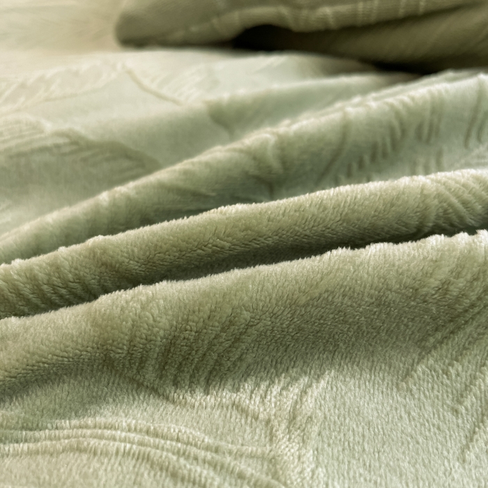 91家纺网 家纺一手货源 找家纺 绘萱家居 2025新款高克重雕花雕印纯色牛奶绒四件套双拼法莱绒珊瑚绒 芭蕉叶-灰绿