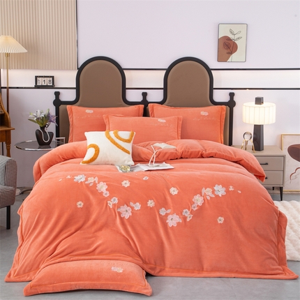 91家纺网 家纺一手货源 找家纺 优姿家纺 2025新款全消光10斤牛奶绒宽边绣花保暖四件套 花季-活力橙