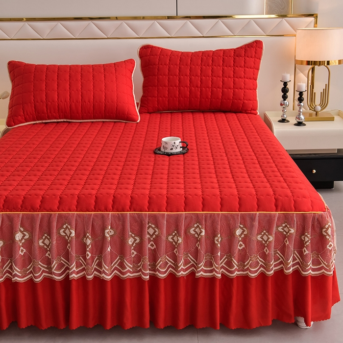 91家纺网 家纺一手货源 找家纺 艾裙海 2025新款90克磨毛夹棉绗缝床裙 大红色