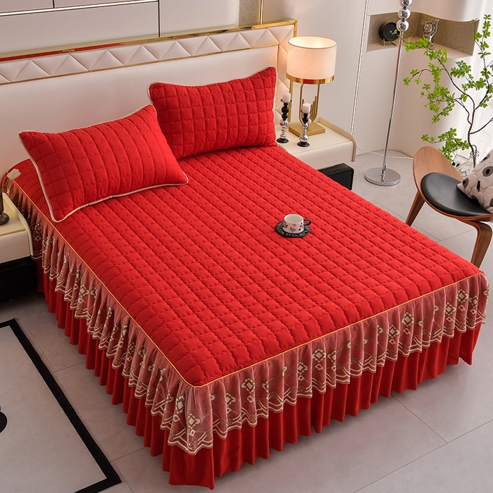 91家纺网 家纺一手货源 找家纺 艾裙海 2025新款90克磨毛夹棉绗缝床裙 大红色