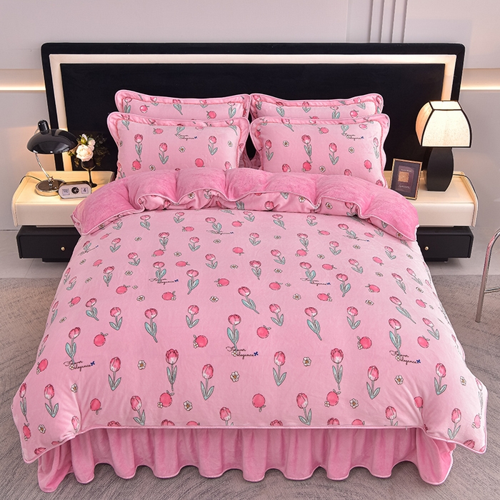 91家纺网 家纺一手货源 找家纺 佳品居 2025新款8斤床裙款牛奶绒四件套 红粉佳人