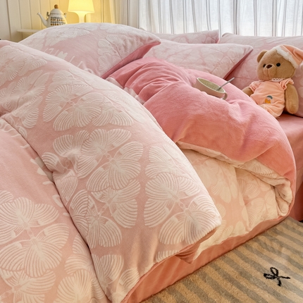 绘萱家居 2025新款高克重雕花雕印纯色牛奶绒四件套双拼法莱绒珊瑚绒 雕印蝴蝶-浅粉