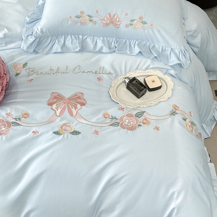 91家纺网 家纺一手货源 找家纺 金麦家纺 2024新款全棉刺绣花边系列四件套 梦蝶蓝