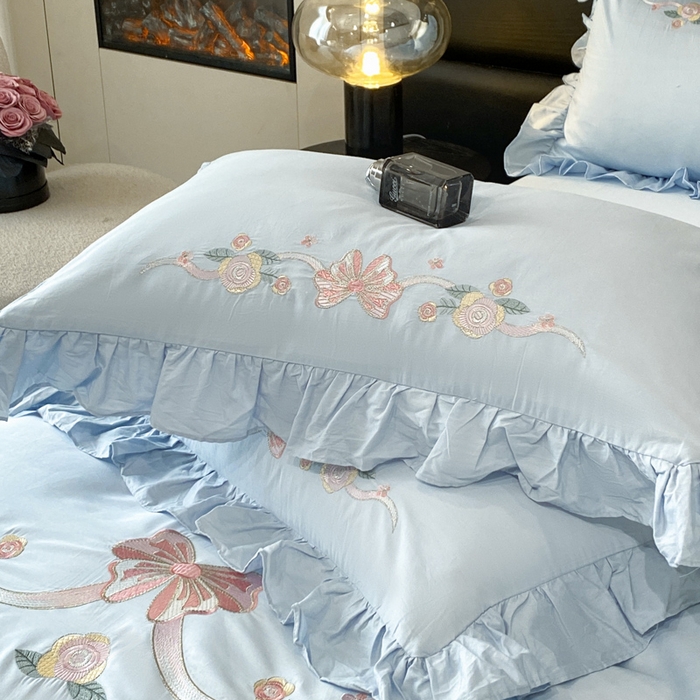 91家纺网 家纺一手货源 找家纺 金麦家纺 2024新款全棉刺绣花边系列四件套 梦蝶蓝